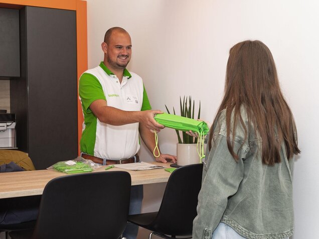 Gesundheitstag Übergabe der Faszienrolle
