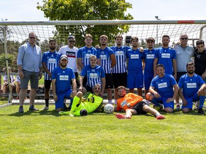 Die beiden Teams von Weiss Unternehmensgruppe